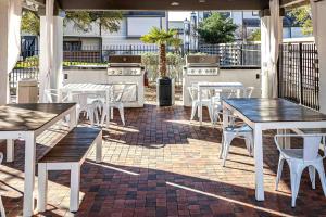 Φωτογραφία από το άλμπουμ του Main Suiteking Bedselfcheckin1stfloornrg στο Χιούστον