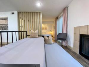 Giường trong phòng chung tại Main Suiteking Bedselfcheckin1stfloornrg +16 ảnh