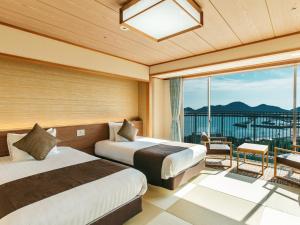 Postel nebo postele na pokoji v ubytování KAMENOI HOTEL Setouchi Hikari + 37 fotografií