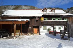a house in the snow with a balcony at Ferienhaus Häuslbauer in Schladming