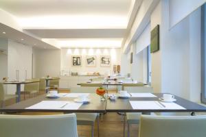 A restaurant or other place to eat at Hotel Simoncini 