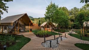 Příroda nedaleko luxury tent