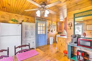 Ảnh trong thư viện ảnh của Lovely Flat Rock Cabin from 1905 with Fireplace ở Rising Fawn +30 ảnh