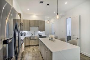 Afbeelding uit fotogalerij van Newly-Built Luxury Galleria Area Townhome! in Houston
