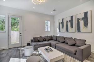 Afbeelding uit fotogalerij van Newly-Built Luxury Galleria Area Townhome! in Houston +19 foto's