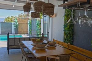 Bazén v ubytovaní Thermis Luxury Villa, Loutraki alebo v jeho blízkosti