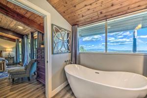Gallery image of Serene Alto Cabin with Mountain Views and Fire Pit! in Alto