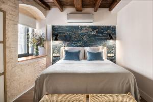 a bedroom with a large bed with blue walls at La Sillería de Arfe in Seville