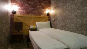 Postel nebo postele na pokoji v ubytování NYS Loft Hotel