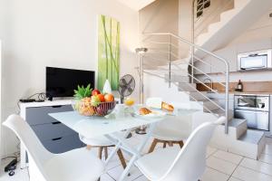 Posedenie v ubytovaní Aya's Duplex YourHostHelper
