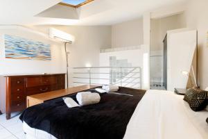 Posteľ alebo postele v izbe v ubytovaní Aya's Duplex YourHostHelper