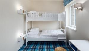 Ein Etagenbett oder Etagenbetten in einem Zimmer der Unterkunft Aalernhüs hotel & spa