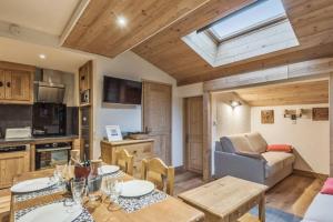 Kuchyň nebo kuchyňský kout v ubytování welcoming apartment with swimming pools near the Megève ski slopes