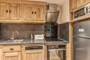 Kuchyň nebo kuchyňský kout v ubytování welcoming apartment with swimming pools near the Megève ski slopes