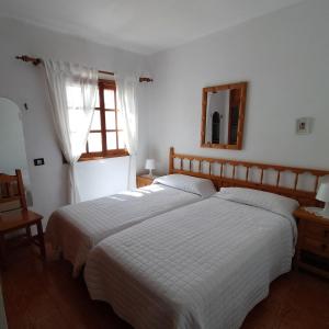 a bedroom with a large bed and a window at Apartamento 2 dormitorios cerca de la playa en Puerto del Carmen in Puerto del Carmen