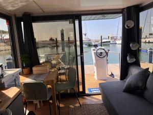 Casas Flotantes - Boatvillage的休息区