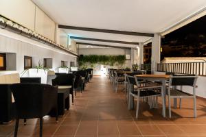 Reštaurácia alebo iné gastronomické zariadenie v ubytovaní Albergue Inturjoven Cazorla