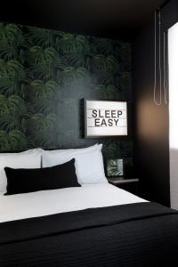 a bedroom with a bed and a green wall at Kip Hotel in London