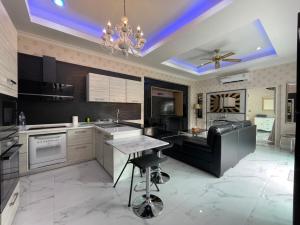 a large kitchen with a table and a chandelier at VIEW TALAY VILLAs POOL 289, JOMTIEN BEACH, PATTAYA in Jomtien Beach