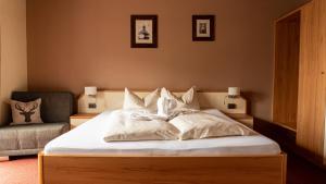 Postel nebo postele na pokoji v ubytování Hotel "Haus am Berg"