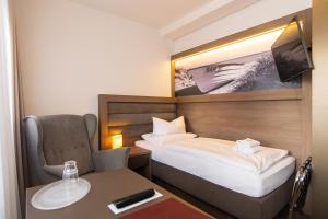 Ein Bett oder Betten in einem Zimmer der Unterkunft Villa Auszeit Hotel Garni