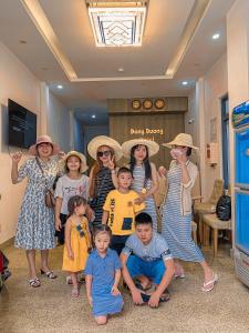 En familie der bor på Khách Sạn ĐÔNG DƯƠNG Quy Nhơn