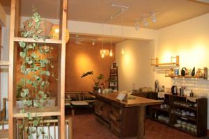 Fasilitas pembuat kopi dan teh di Ananda Tree House Eco Homestay