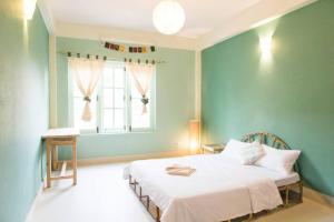 Postel nebo postele na pokoji v ubytování Ananda Tree House Eco Homestay