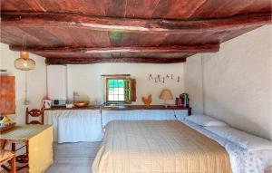 A bed or beds in a room at Gorgeous Home In Artò