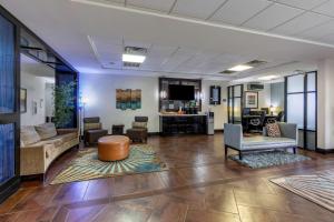 Kuchyň nebo kuchyňský kout v ubytování Best Western Plus North Odessa Inn & Suites