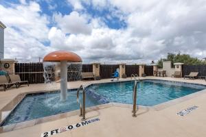 Bazén v ubytování Best Western Plus North Odessa Inn & Suites nebo v jeho okolí