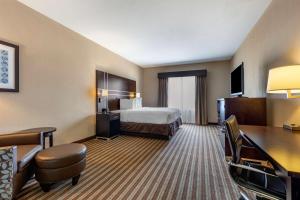 Postel nebo postele na pokoji v ubytování Best Western Plus North Odessa Inn & Suites