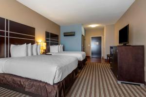 Postel nebo postele na pokoji v ubytování Best Western Plus North Odessa Inn & Suites
