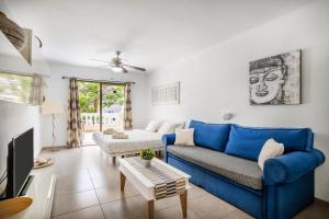 Posezení v ubytování Castle Harbour Samuel's Studio Flat by LoveTenerife
