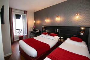 Ένα ή περισσότερα κρεβάτια σε δωμάτιο στο Hôtel Eiffel Rive Gauche
