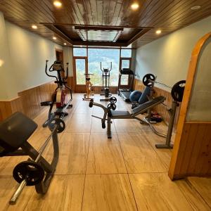 Líkamsræktarstöð og/eða líkamsræktaraðstaða á Smuggler Resort By West Western Manali