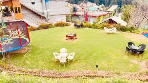 Garður fyrir utan Smuggler Resort By West Western Manali
