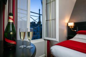 Ένα ή περισσότερα κρεβάτια σε δωμάτιο στο Hôtel Eiffel Rive Gauche