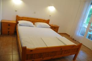Posteľ alebo postele v izbe v ubytovaní Chalikias Rooms