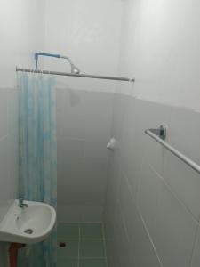 Ванна кімната в Bucana beachfront guesthouse
