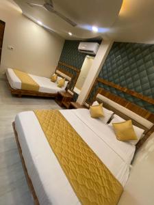 a bedroom with two beds in a room at Hotel Pearl View - Near US Embassy BKC in Mumbai