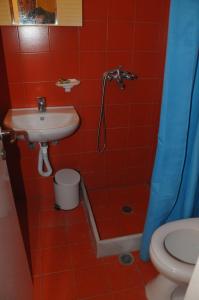 Kúpeľňa v ubytovaní Chalikias Rooms