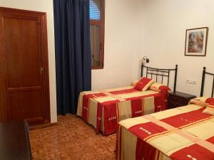 Postel nebo postele na pokoji v ubytování Hotel Meson Fuente del Pino
