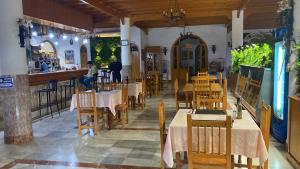 Restaurace v ubytování Hotel Meson Fuente del Pino