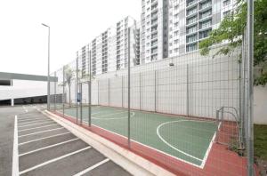 a tennis court in front of a building at Pangsapuri Desaru Utama Homestay in Bandar Penawar