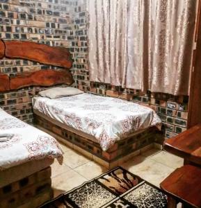 a bedroom with two twin beds and a window at Monkey Mountain Family Lodge in Gemsbokfontein