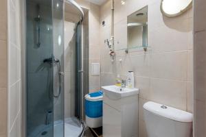 Kúpeľňa v ubytovaní Cosy Studio in University District-Free Parking with gate!