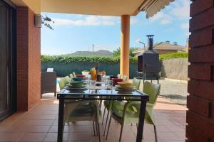 a table and chairs on a patio at Villa Mediterránea con Cinco Dormitorios y Piscina in Calonge