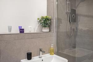 a bathroom with a shower and a sink and a shower at Tailored Stays - Water Street Apartments in Cambridge