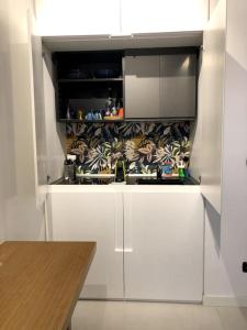 A kitchen or kitchenette at New Vite Apartment